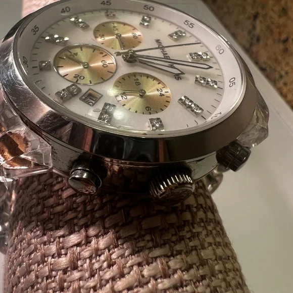 SOLD Michael Kors Silver 5235 Watch New Battery and Clear 5.5” Band - Picture 7 of 11